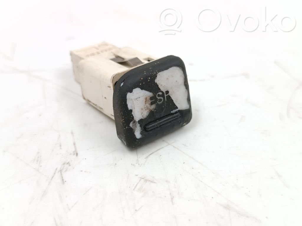 ESP (stability program) switch   8E1927134,03118M