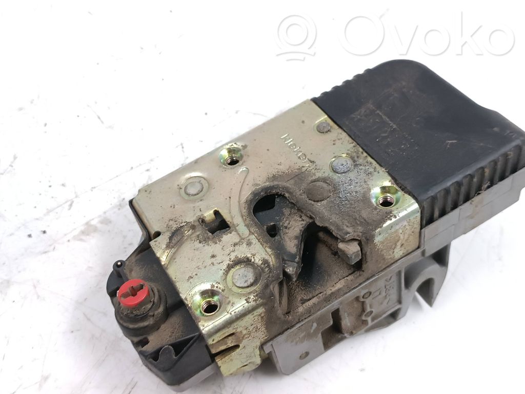 Peugeot 406 Priekšpusē slēdzene 