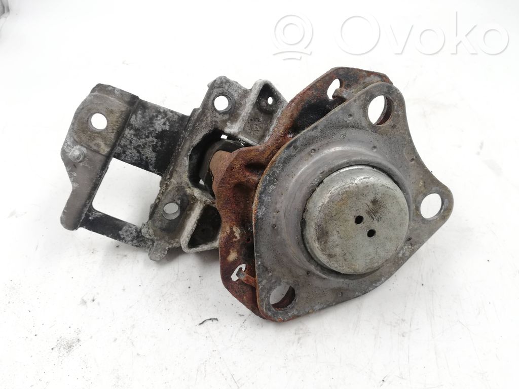 Engine mount bracket   8476