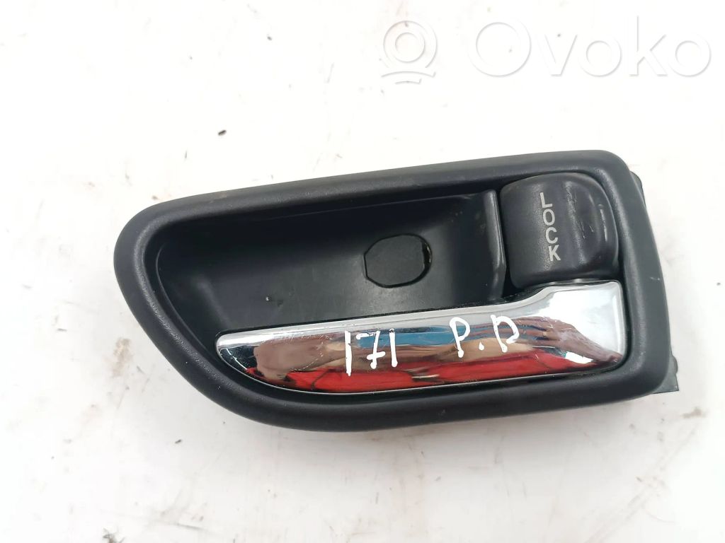 Front door interior handle   8533