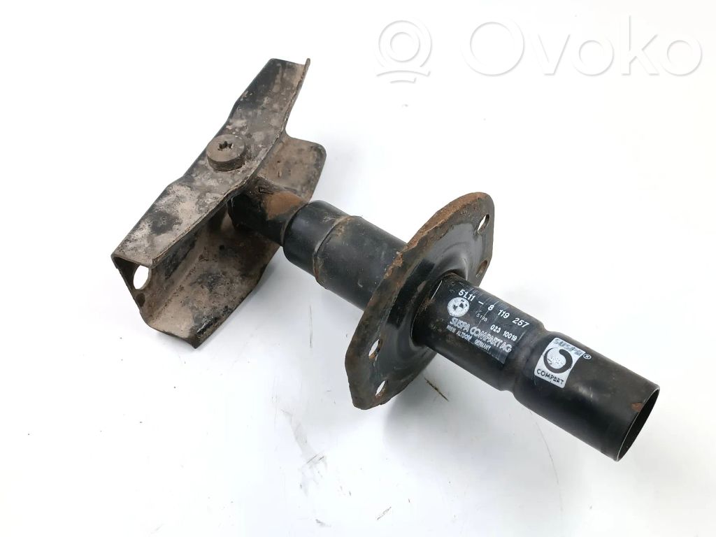 Front bumper mounting bracket   8119257