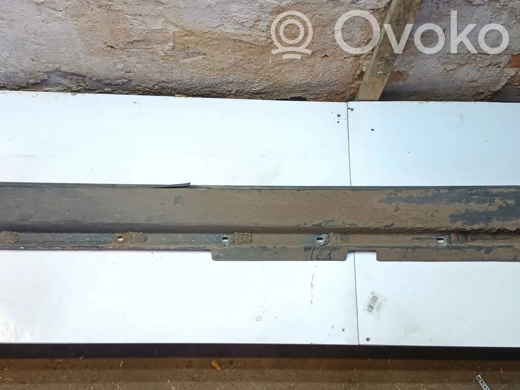 Volvo XC70 Sill 