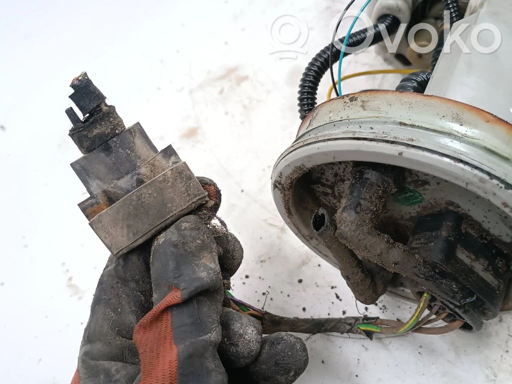Audi A6 S6 C5 4B Bomba interna de combustible 