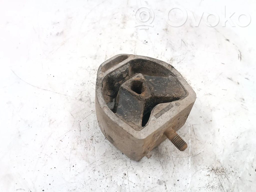 Volkswagen PASSAT B5.5 Gearbox mount 