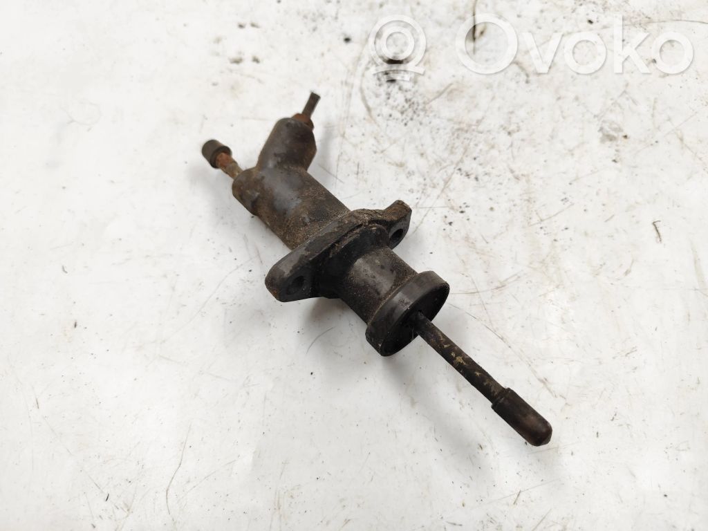 BMW 3 E46 Clutch slave cylinder 
