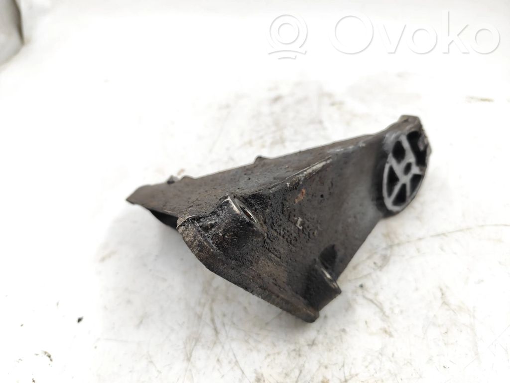Volvo S80 Engine mounting bracket 