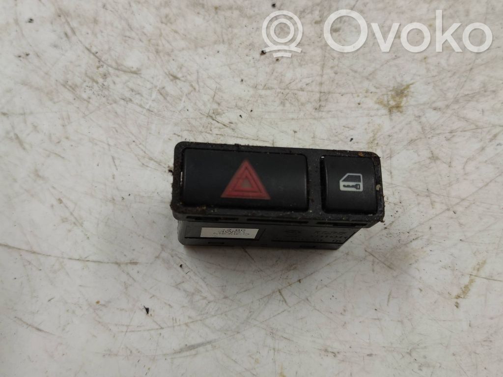 Botón interruptor de luz de peligro   61318368920