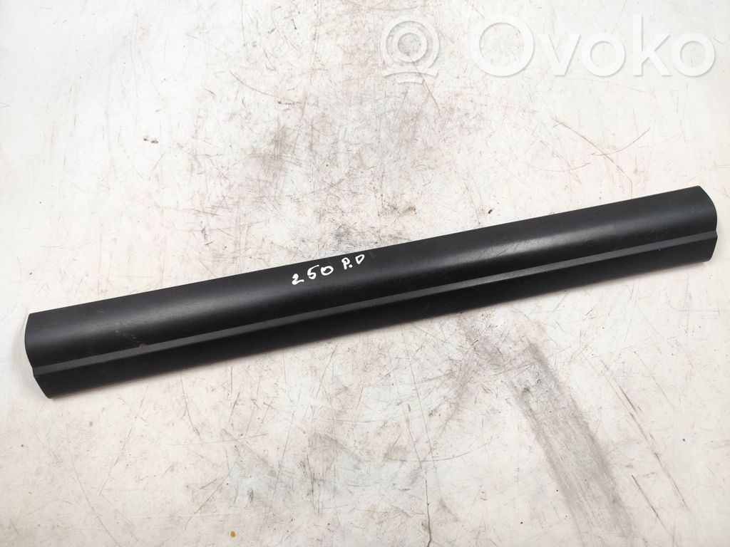 BMW 5 E60 E61 Copertura del rivestimento del sottoporta anteriore 