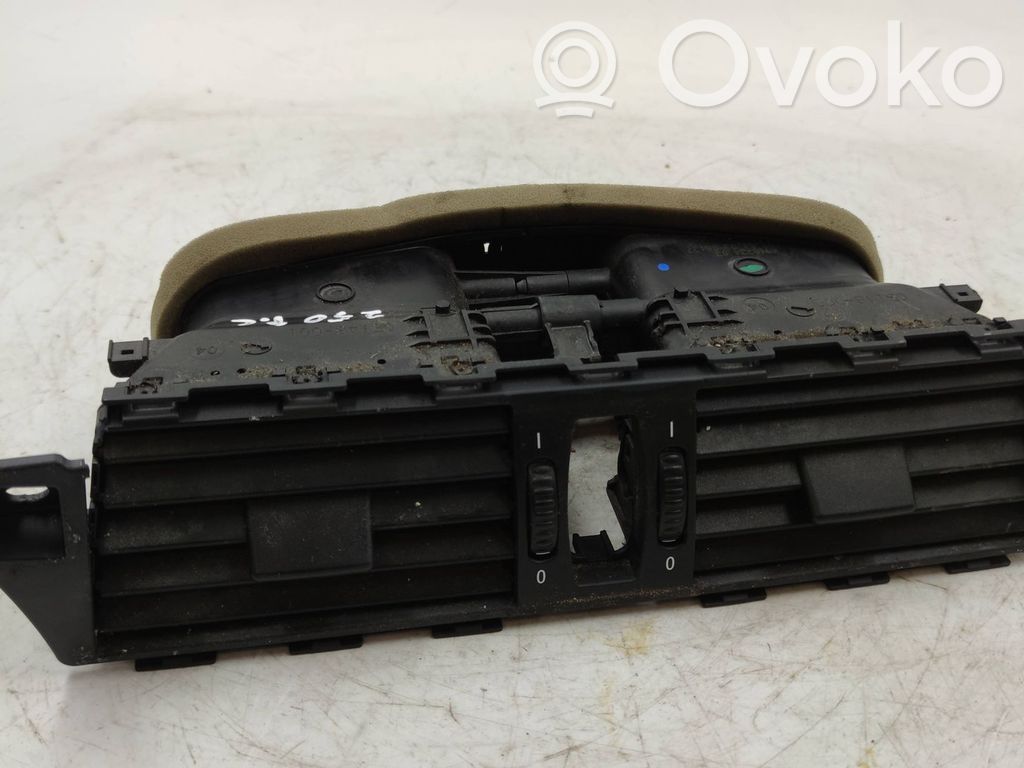 BMW 5 E60 E61 Centrinės oro grotelės 