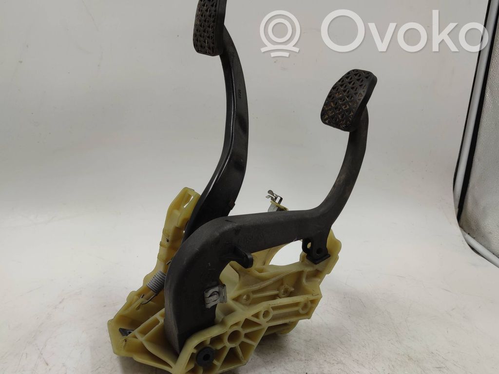 Pedal assembly   3510675994403,12078010,675994504,6759945
