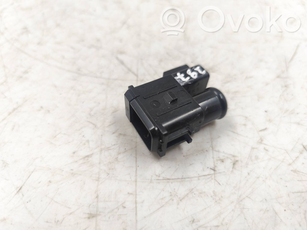Interior temperature sensor   0775004430