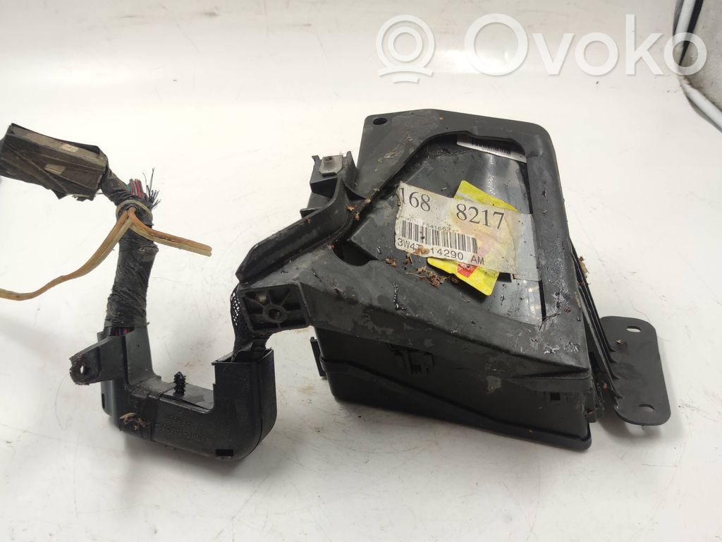 Módulo de fusible   1688217,F541663,3V4T14290AM