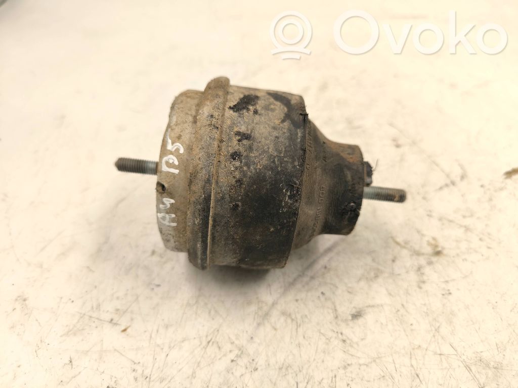 Engine mount bracket   8D0199379S