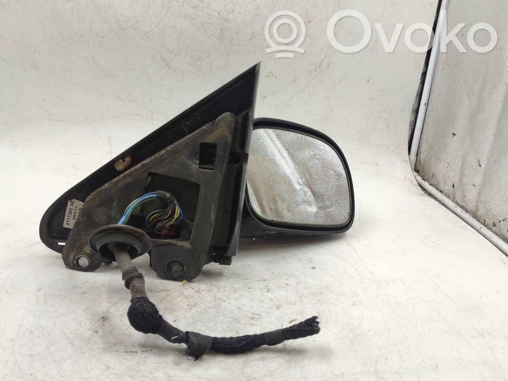 Chrysler Voyager Front door electric wing mirror 