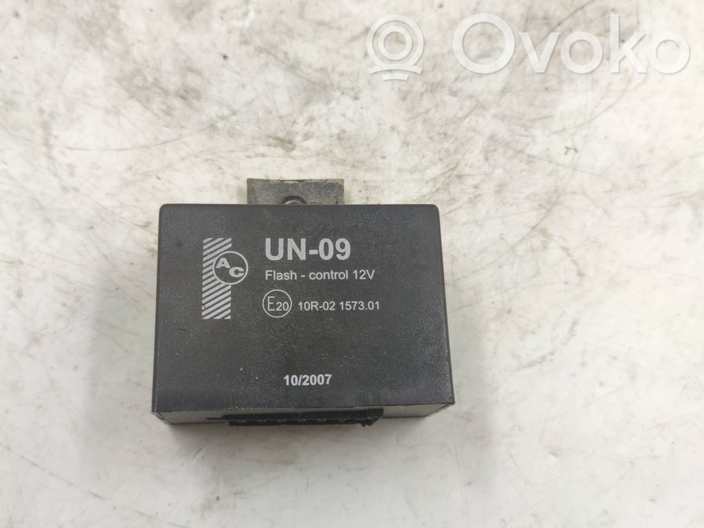 Moduł / Przekaźnik haka holowniczego   10R02157301,102007,UN09