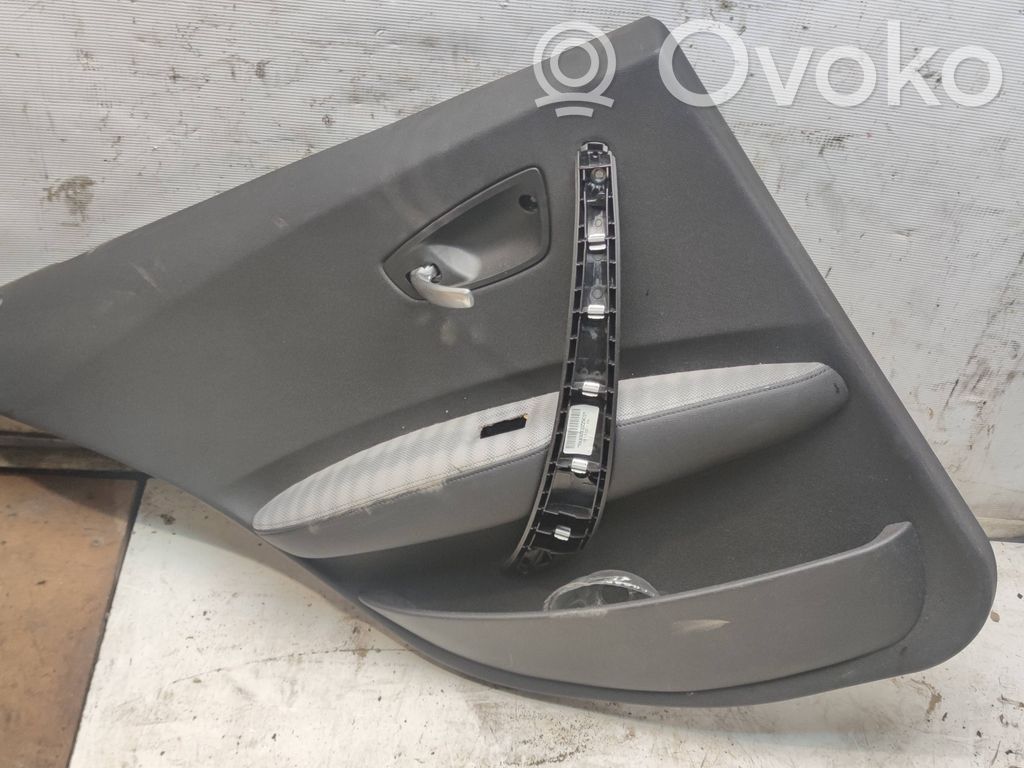 BMW 1 E81 E87 Apšuvums aizmugurējām durvīm 