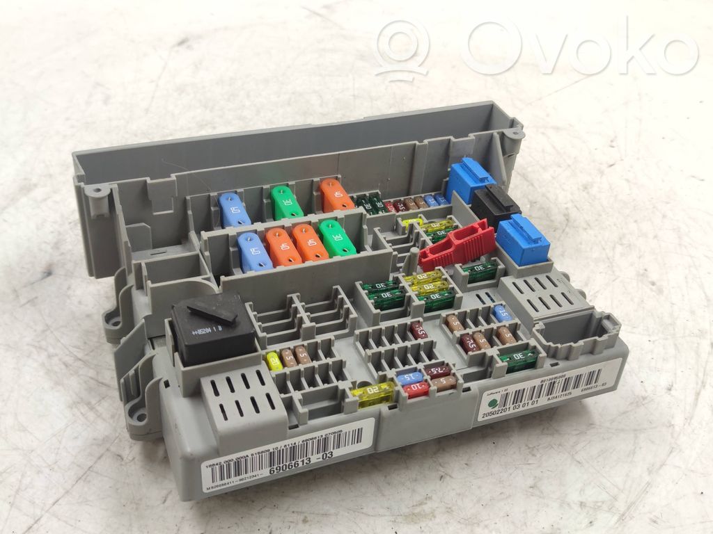 BMW 1 E81 E87 Fuse module 
