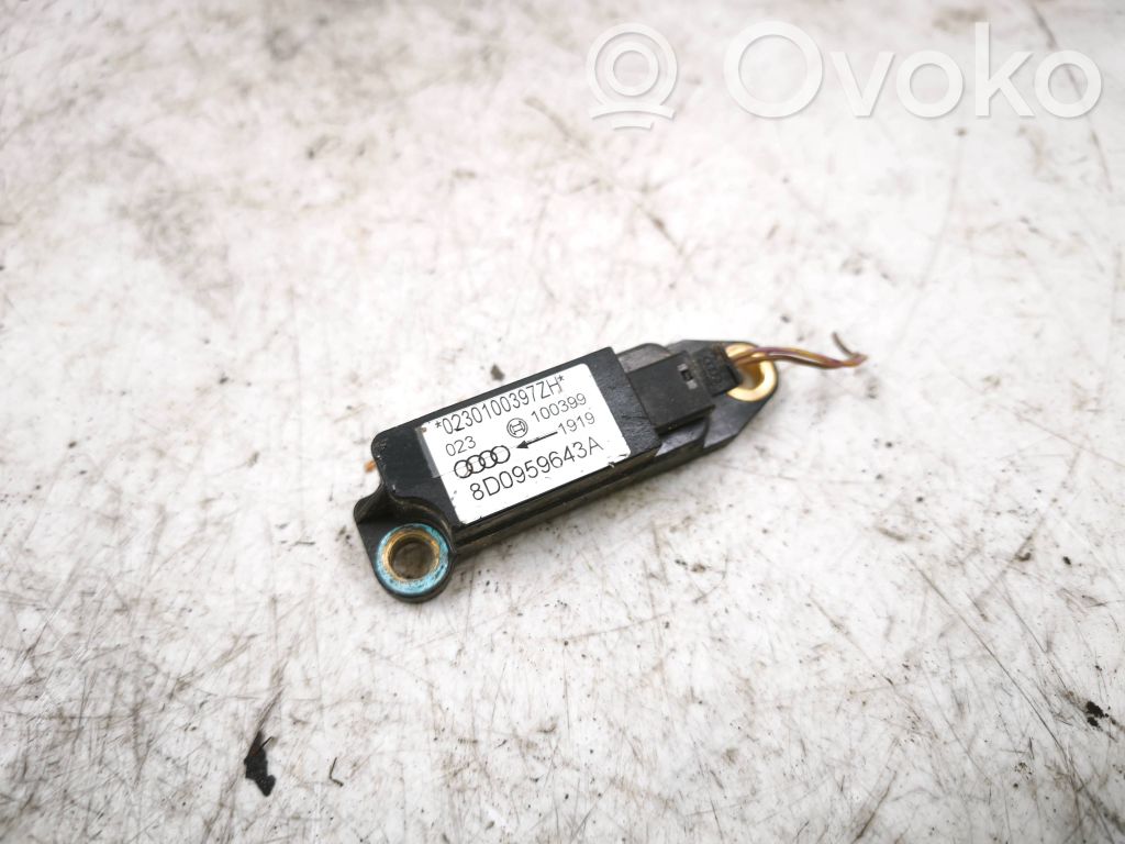 Audi A4 S4 B5 8D Czujnik uderzenia Airbag 