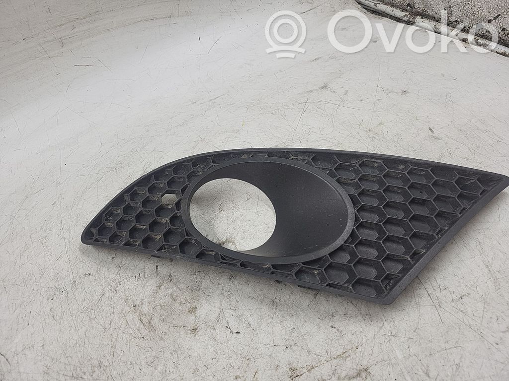 Grille antibrouillard avant   1P0853665A