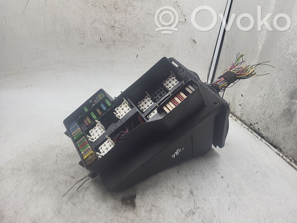 Fuse box set   1387590