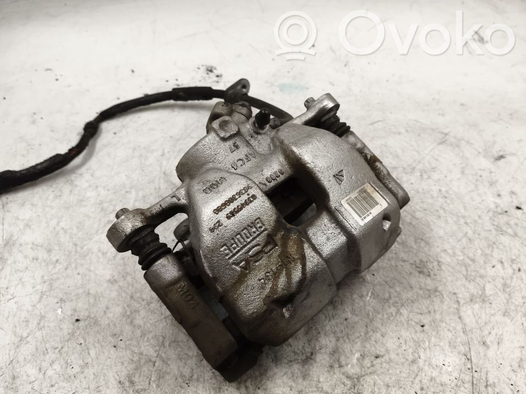 Opel Corsa F Zacisk hamulcowy przedni 