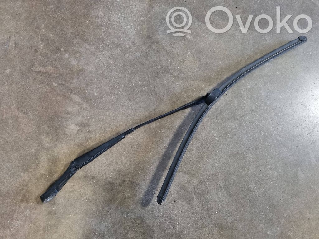 Volkswagen Touareg II Windshield/front glass wiper blade 
