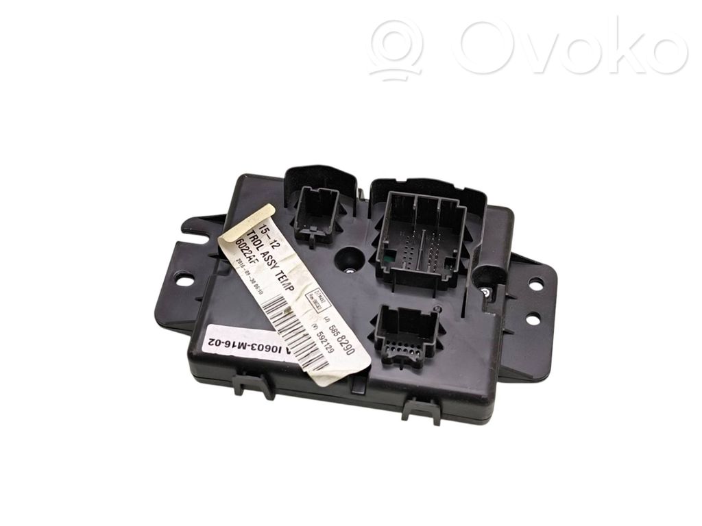 Chrysler Pacifica Air conditioning/heating control unit 