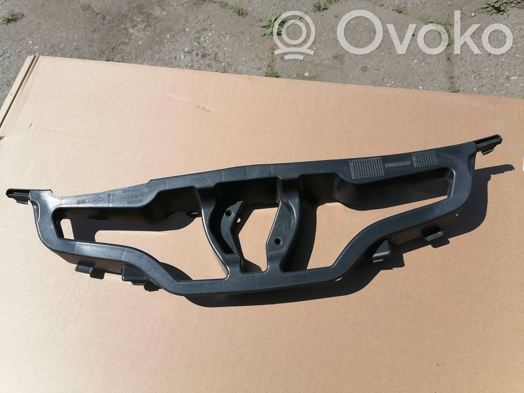 Renault Clio IV Front bumper upper radiator grill 