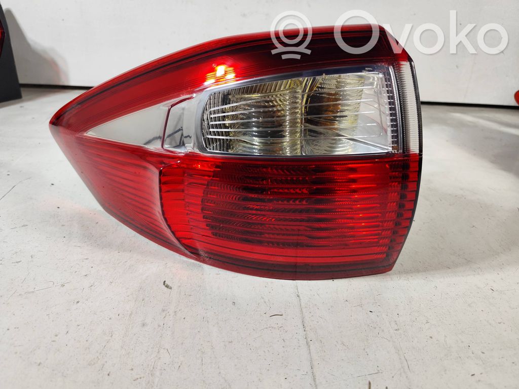 Ford C-MAX II Rear/tail lights 