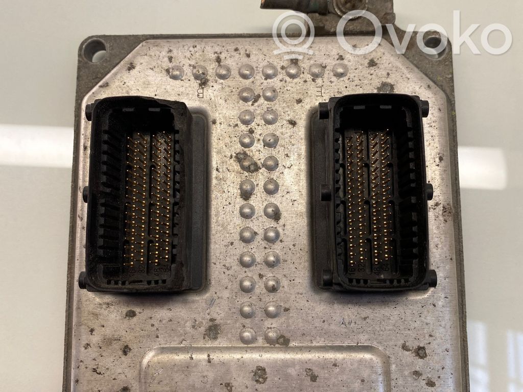 Opel Zafira B Calculateur moteur ECU 