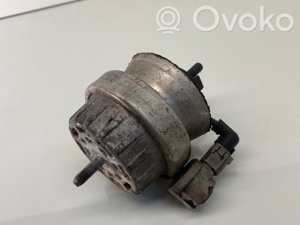 Audi A6 S6 C6 4F Engine mount bracket 