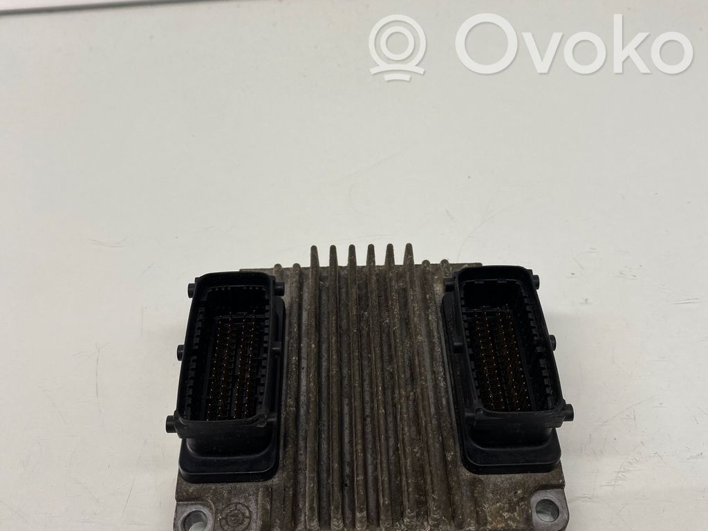 Opel Zafira B Engine control unit/module 