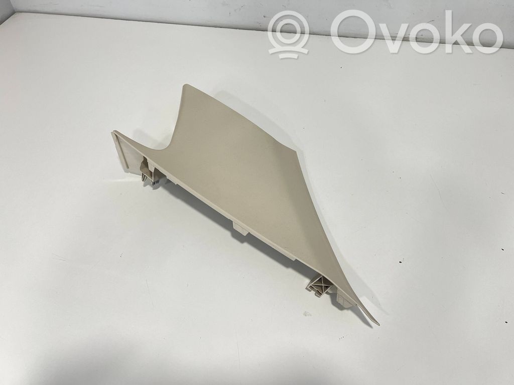 Osłona górna słupka / D   51437396412,7396412,51437470398,7470398