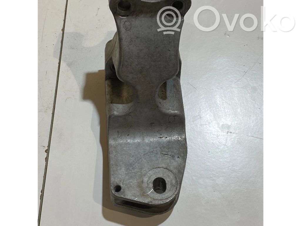 Ford Mustang VI Engine mounting bracket 