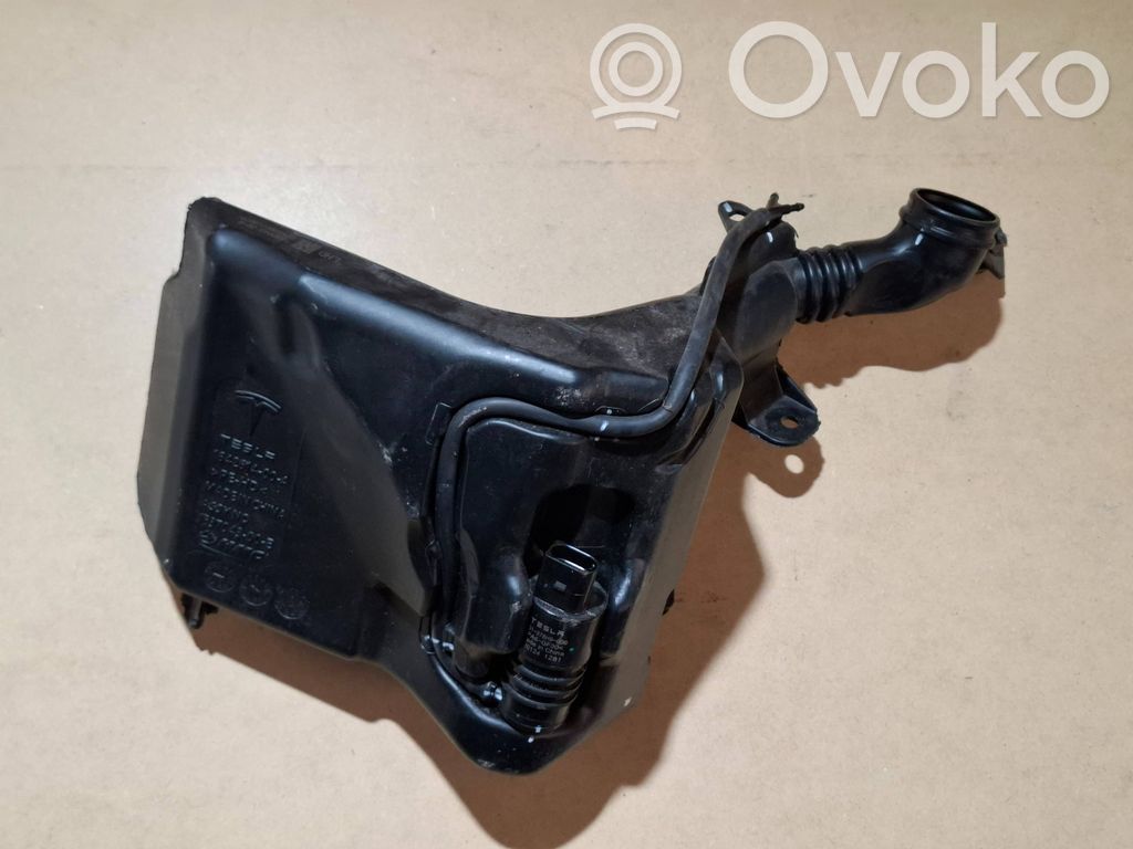 Tesla Model 3 Wischwasserbehälter 