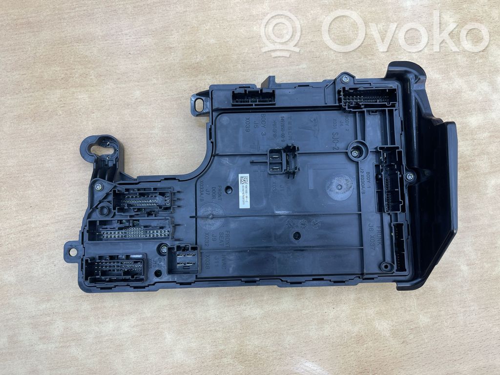 Tesla Model 3 Comfort/convenience module 