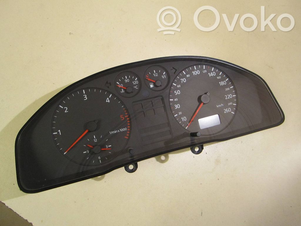 Audi A4 S4 B5 8D Speedometer (instrument cluster) 