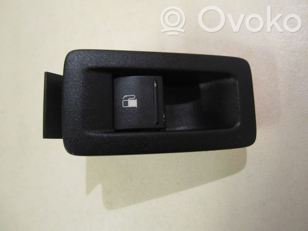 Volkswagen Touran I Fuel tank opening switch 