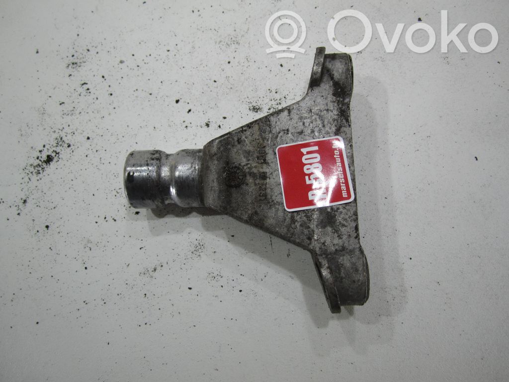 Audi 80 90 S2 B4 Engine mounting bracket 