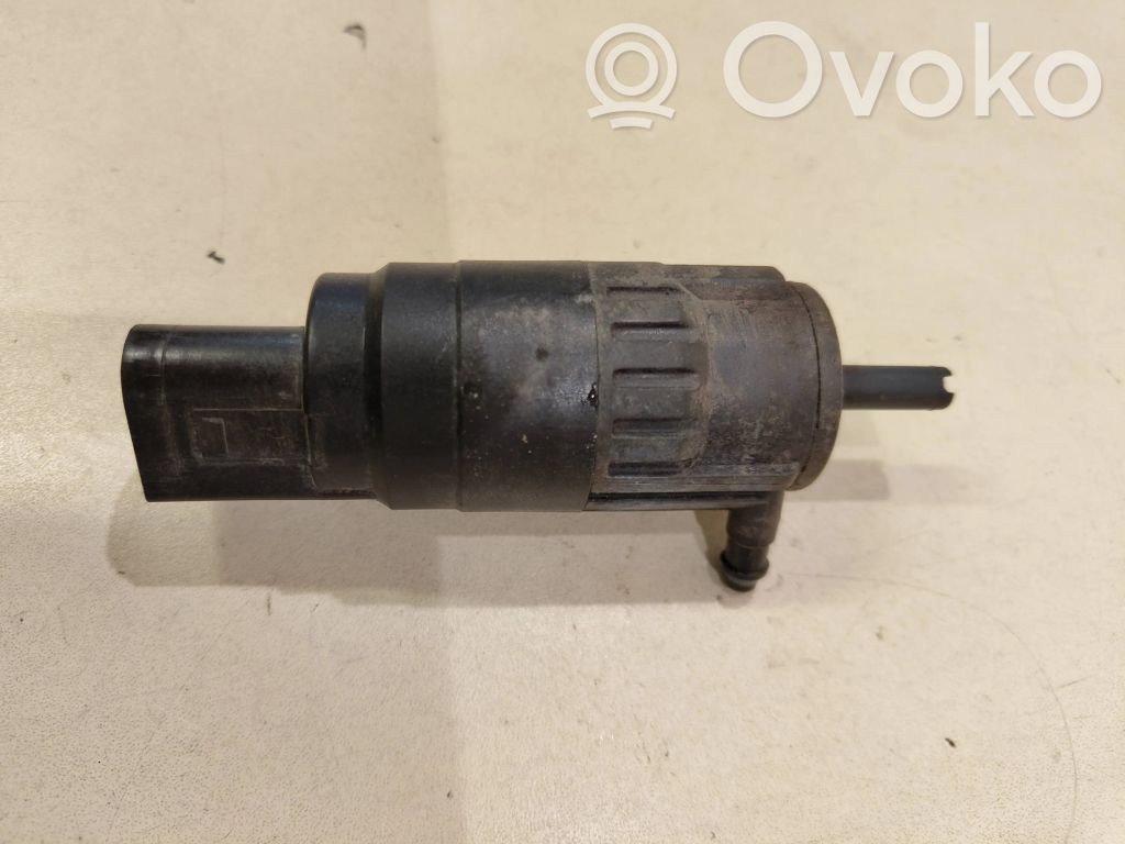 Volkswagen PASSAT CC Tuulilasi tuulilasinpesimen pumppu 