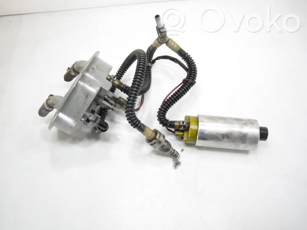 Audi A4 S4 B5 8D Bomba interna de combustible 