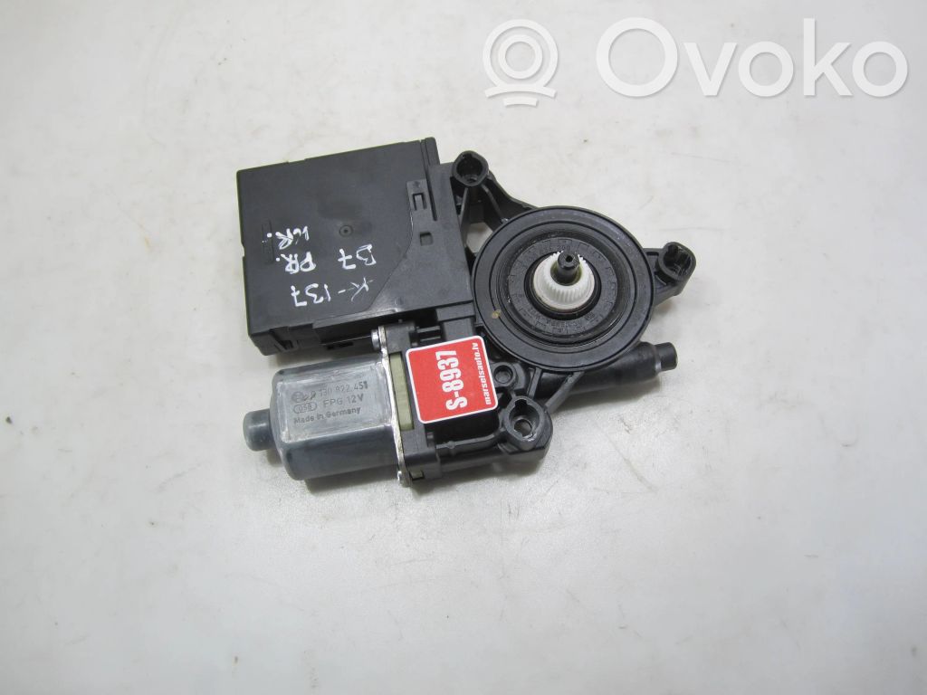 Volkswagen PASSAT B7 Front door window regulator motor 