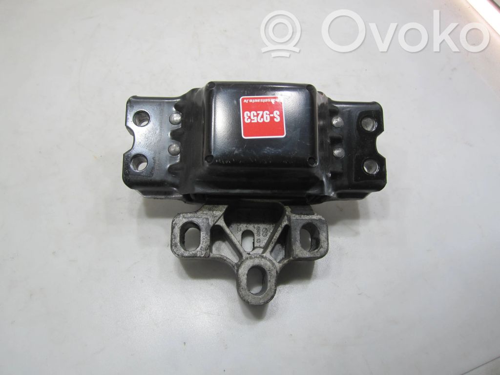 Volkswagen PASSAT B7 Engine mount bracket 