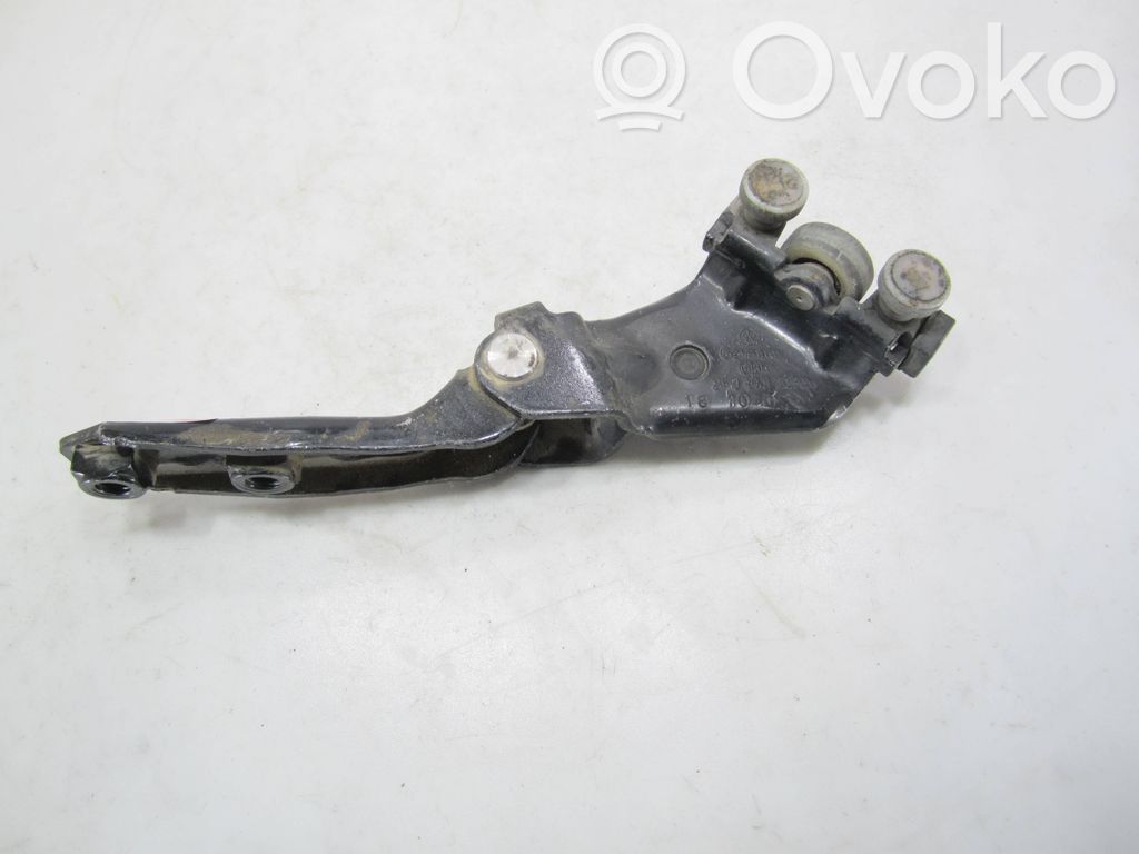 Volkswagen Caddy Sliding door middle roller runner 