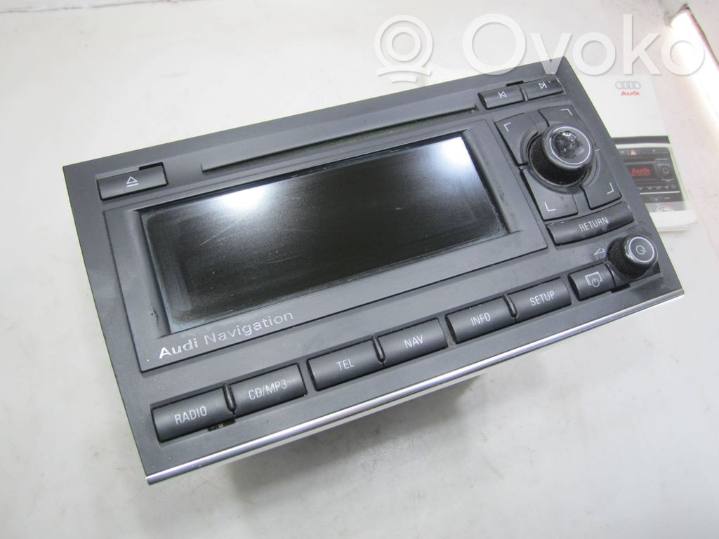 Audi A4 S4 B7 8E 8H Panel / Radioodtwarzacz CD/DVD/GPS 