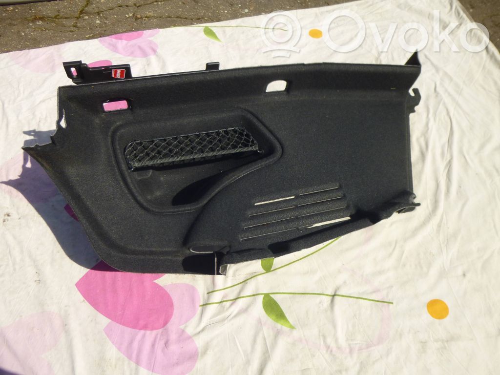 Audi A4 S4 B9 seitliche Verkleidung Kofferraum 