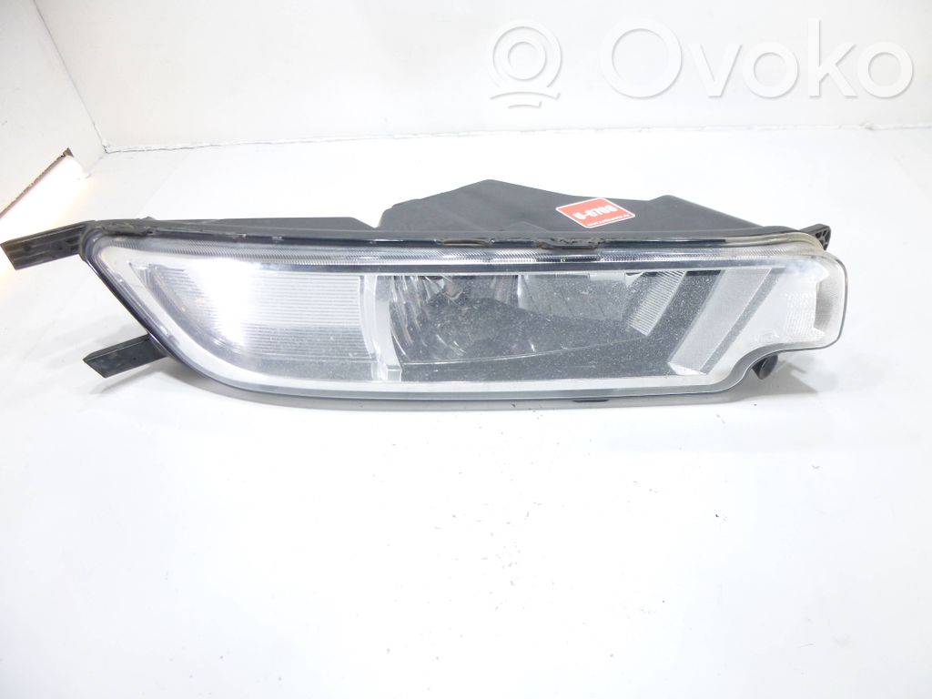 Volkswagen PASSAT B8 Światło przeciwmgłowe przednie 