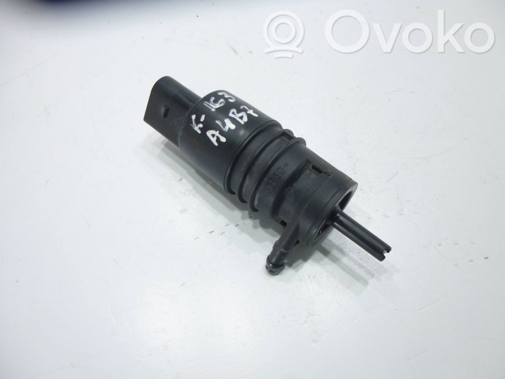 Audi A4 S4 B7 8E 8H Pompa spryskiwacza szyby przedniej / czołowej 