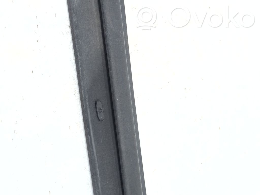 Engine compartment rubber   8X0823126