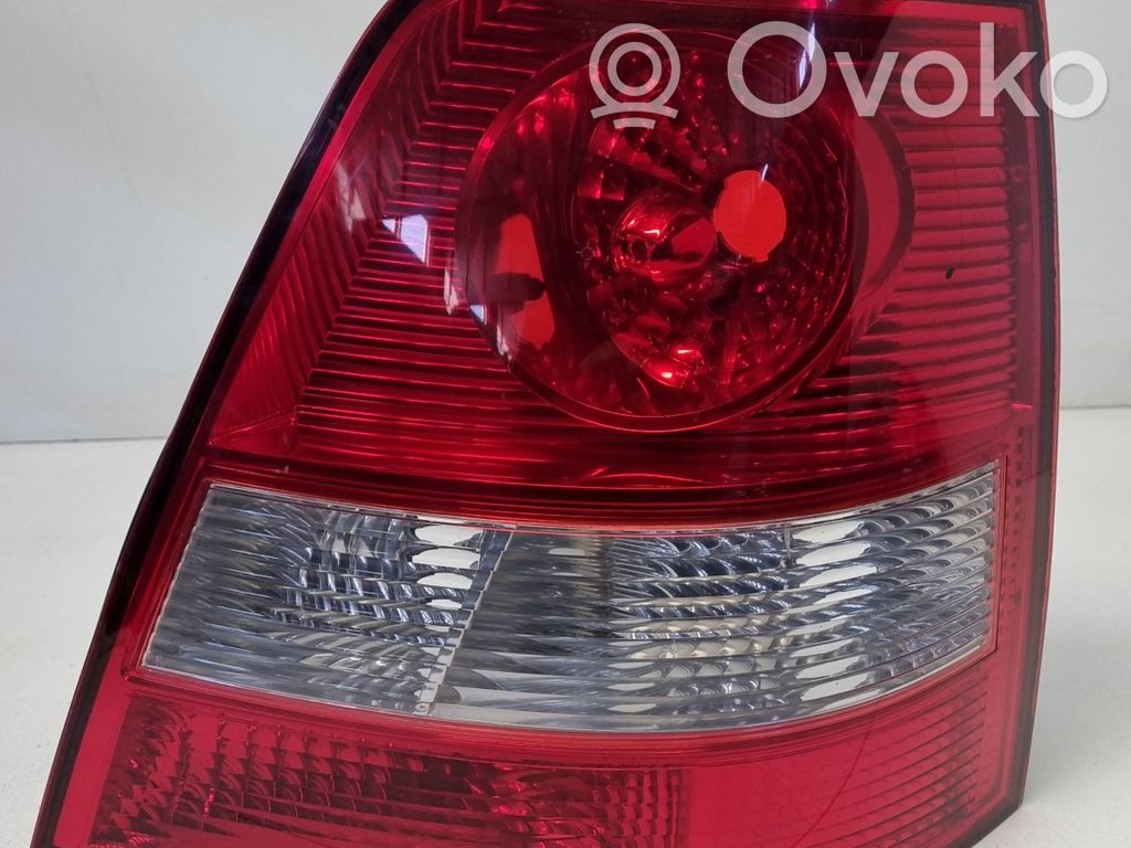 Rear/tail lights   E138362